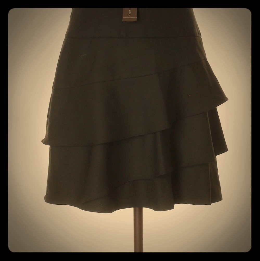 The limited Black skirt